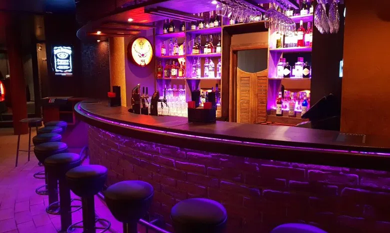 Mega afterparty bar
