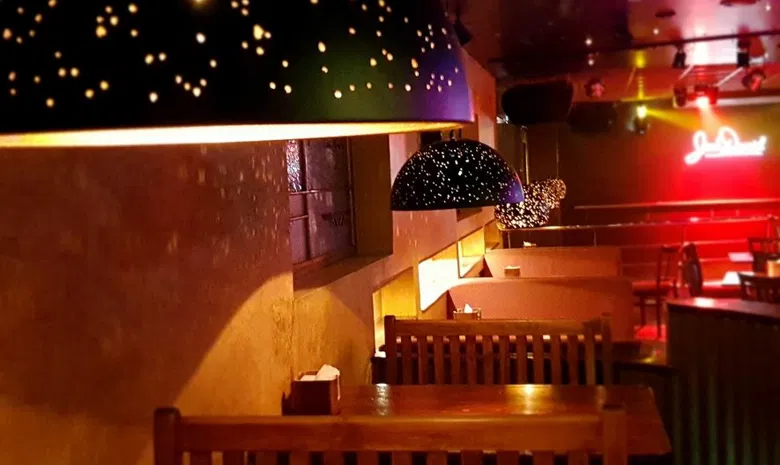 Mega afterparty bar