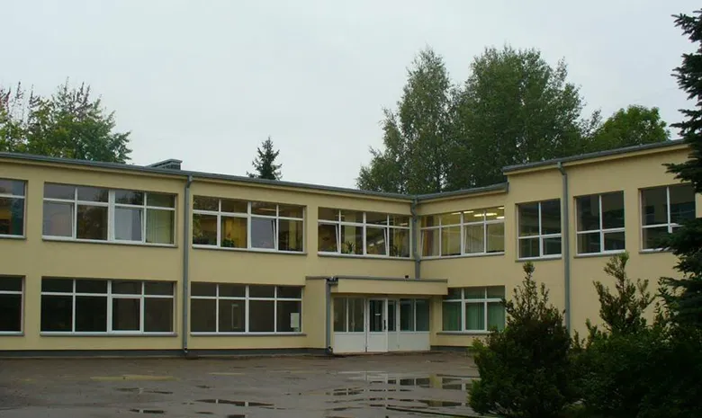 S. Daukanto vidurinė mokykla