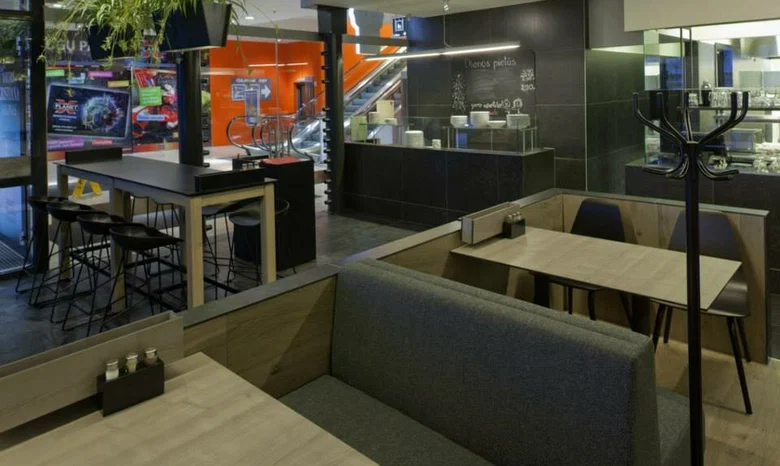 2BISTRO + GRILL