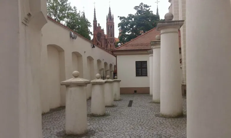 Nacionalinės bibliotekos kiemelis